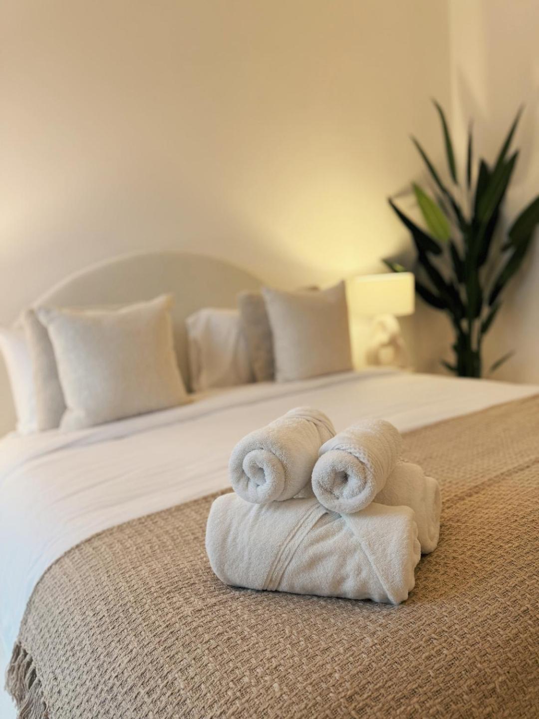 Otolo Homes 2 Bedroom Apartment Including Free Yas Theme Park Tickets Apartment
