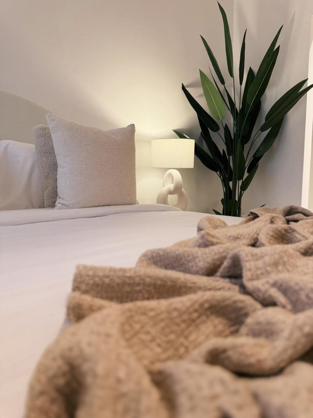 Otolo Homes 2 Bedroom Apartment Including Free Yas Theme Park Tickets * Abu Dhabi