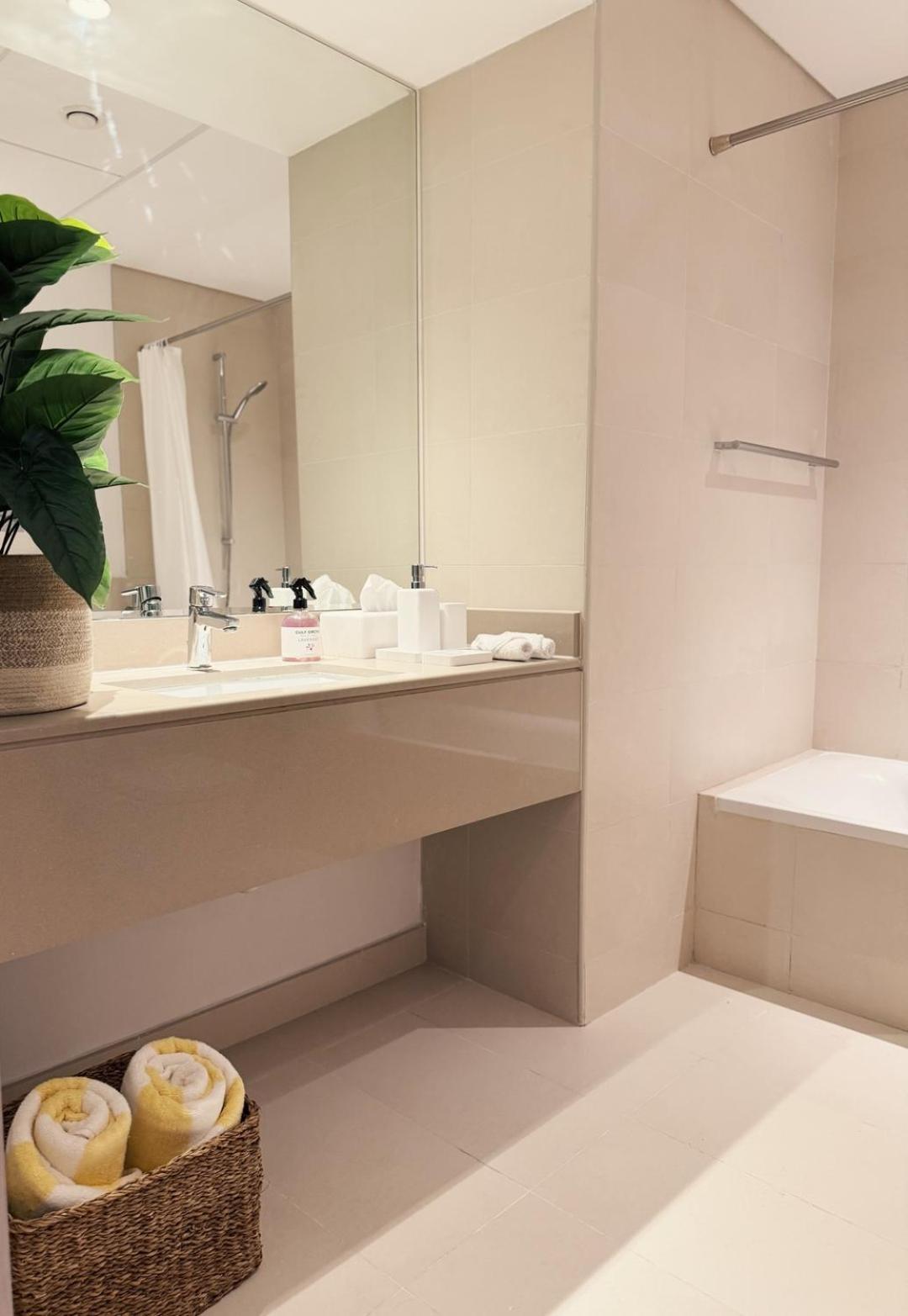 Otolo Homes 2 Bedroom Apartment Including Free Yas Theme Park Tickets * Abu Dhabi
